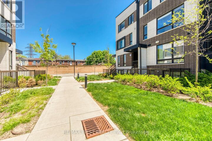 Property Photo:  30 Ed Clark Gardens Boulevard 14  ON M6N 0B5 