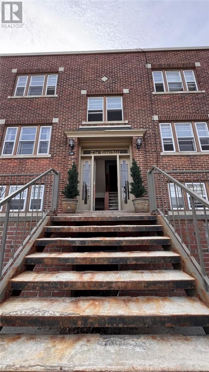 Property Photo:  105 Riverside Unit# 4  ON P3E 1G7 