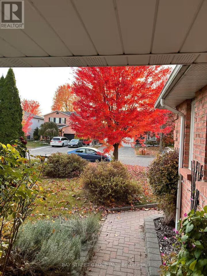 Property Photo:  27 Gladiola Court  ON L1R 1N8 