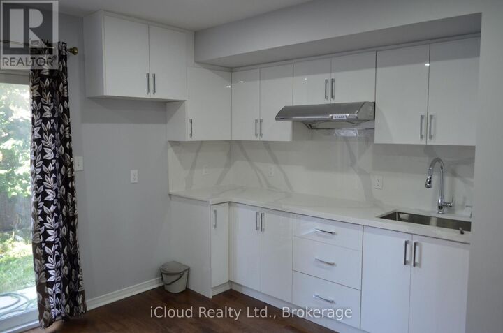 Property Photo:  319 Aspendale Crescent Studio  ON L5W 0E7 