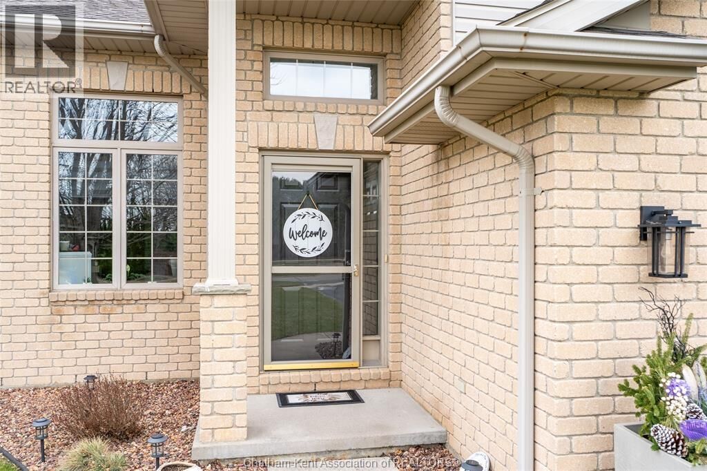 Property Photo:  433 Keil Trail North  ON N7L 5R2 