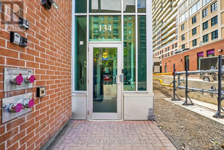 Property Photo:  134 York Street 205  ON K1N 1K8 