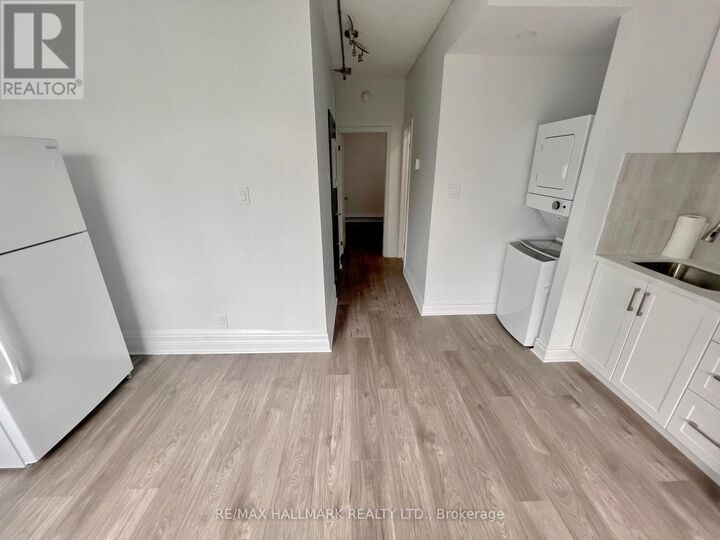 Property Photo:  454 Bloor Street West 1  ON M5S 1X8 