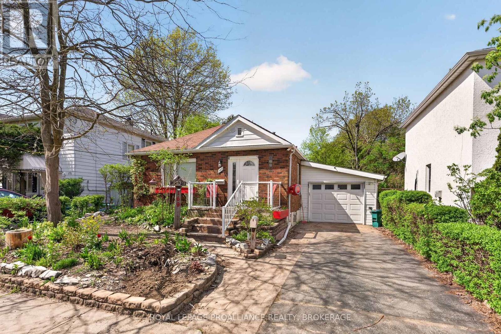 Property Photo:  169 Carruthers Avenue  ON K7L 1M8 