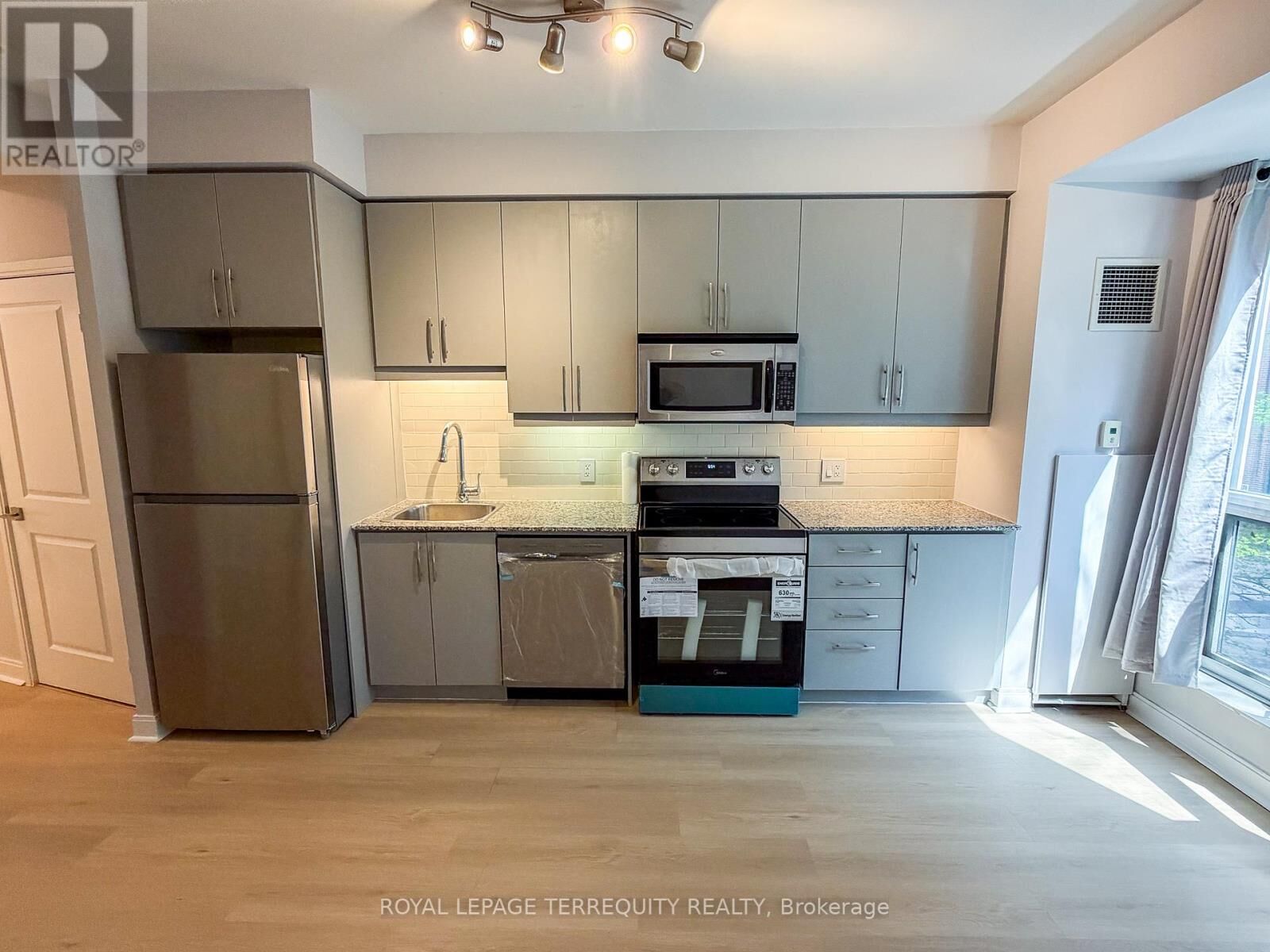 Property Photo:  1 Scott Street 311  ON M5E 1A1 