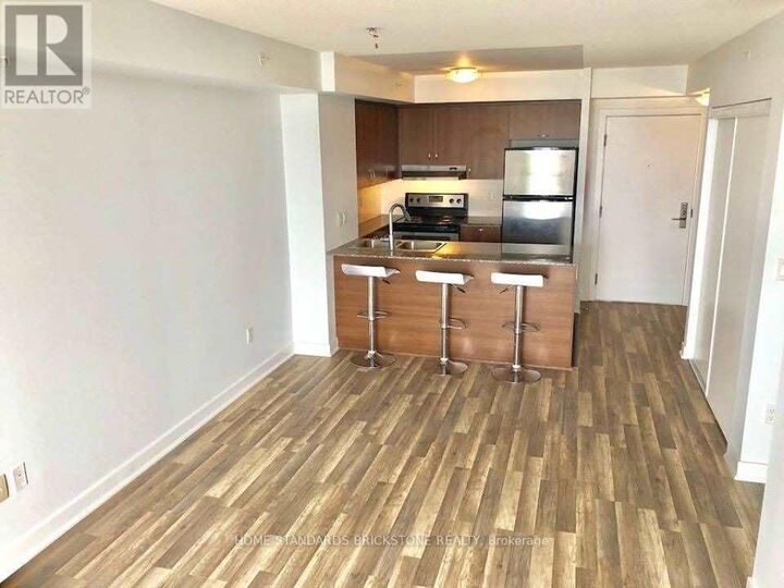 Property Photo:  5740 Yonge Street 2105  ON M2M 0B1 