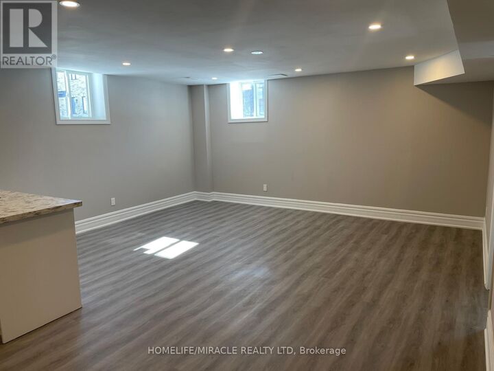Property Photo: 22 Boone Crescent ON L4H 4V1