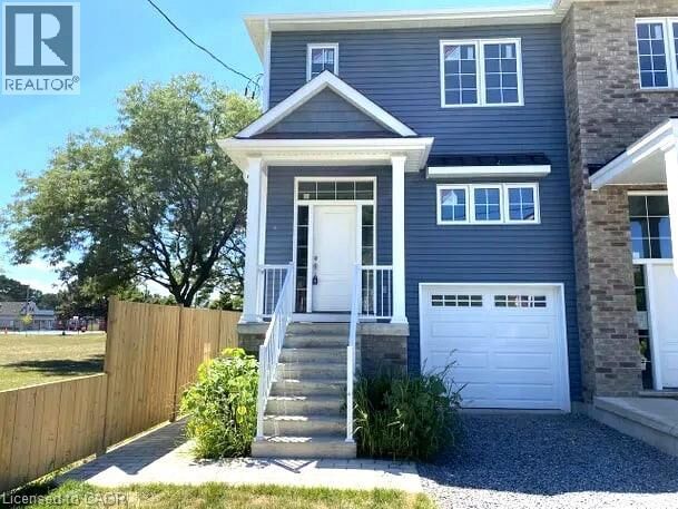 Property Photo:  18 Merigold Street Lower  ON L2S 2N3 