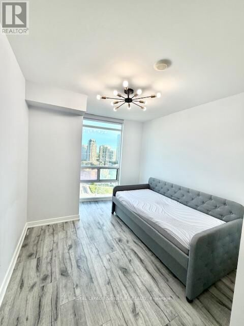 Property Photo:  5740 Yonge Street 1401  ON M2M 0B1 