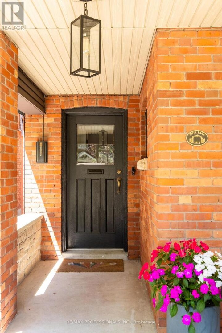Property Photo:  286 Wright Avenue  ON M6R 1L9 