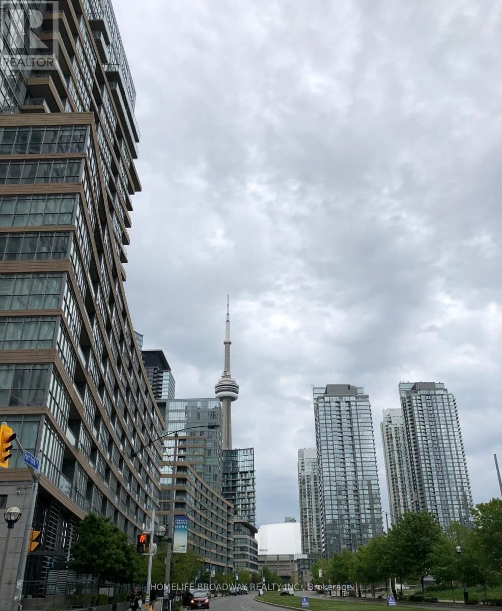 Property Photo:  21 Iceboat Terrace 1801  ON M5V 4A9 