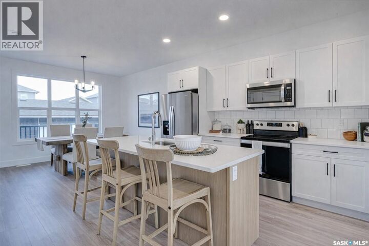 Property Photo:  145 Rosewood Boulevard E  SK S7V 0P4 