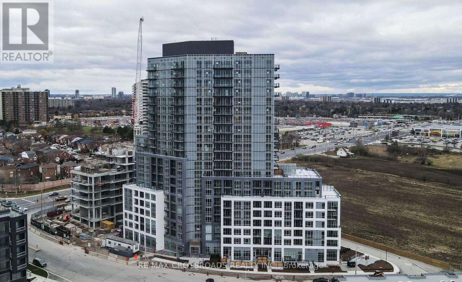 Property Photo: 225 Malta Avenue 1406 ON L6Y 6H8