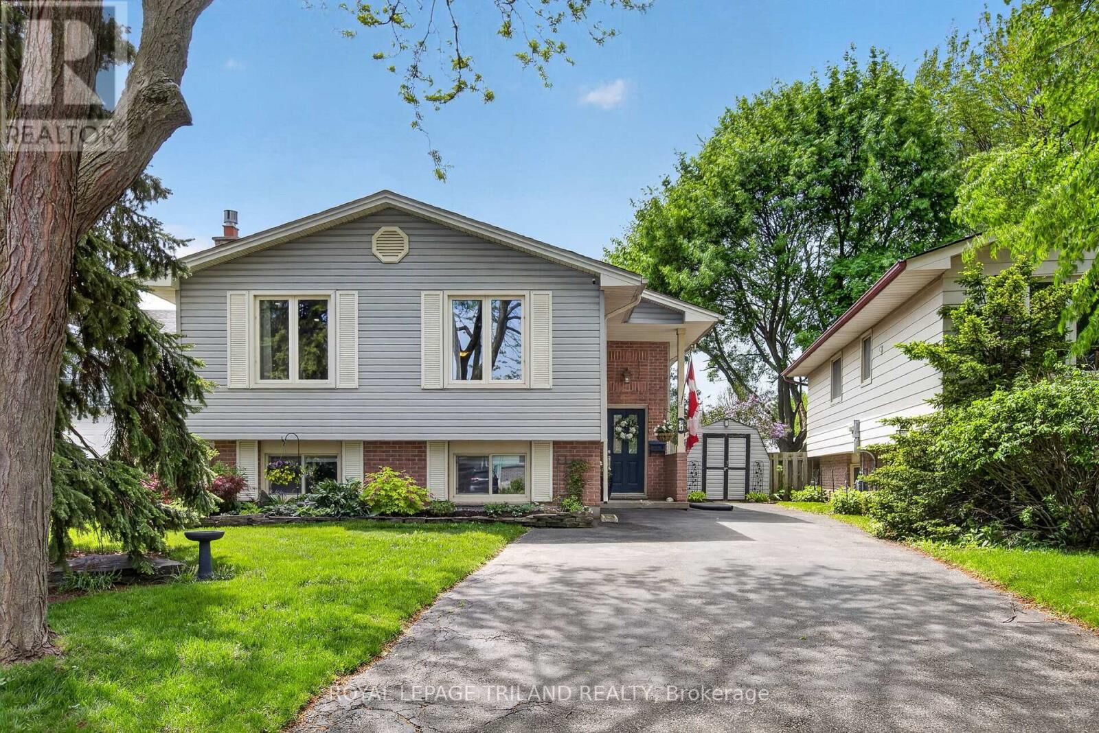 Property Photo:  31 Beechbank Crescent  ON N6E 2N9 