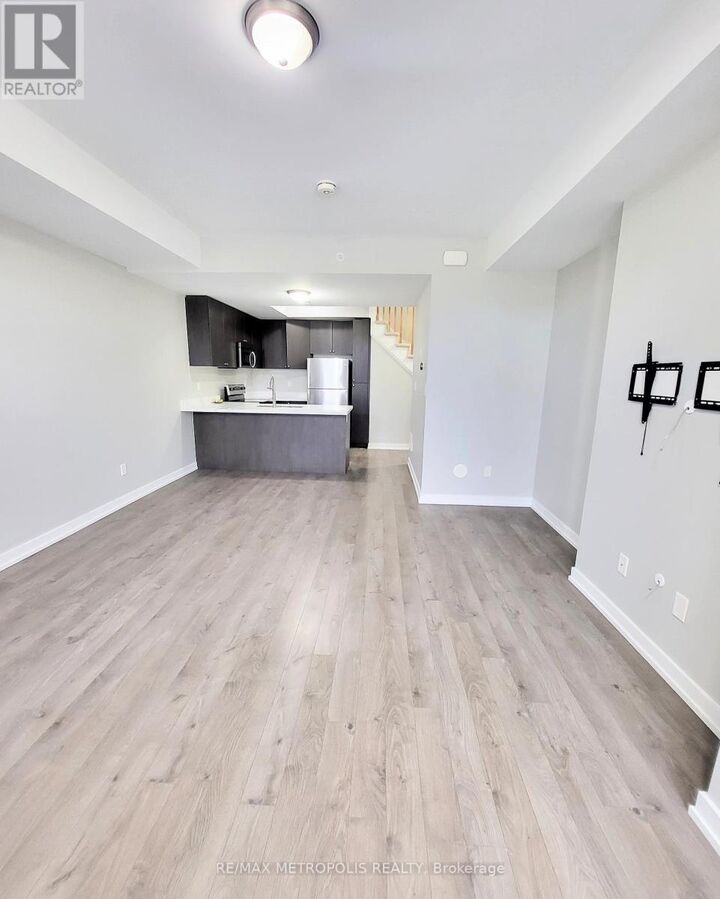 Property Photo: 1555 Kingston Road 204 ON L1V 0E9