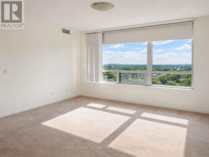 Property Photo:  503 Beecroft Road 2008  ON M2N 0A2 