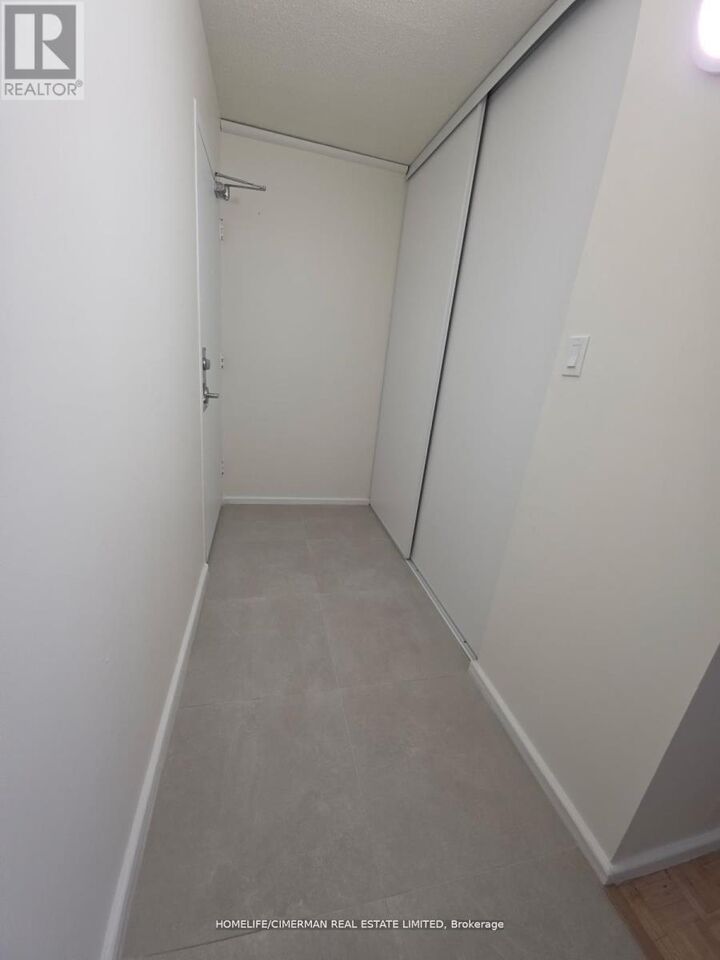 Property Photo:  715 Don Mills Road 1702  ON M3C 1S5 