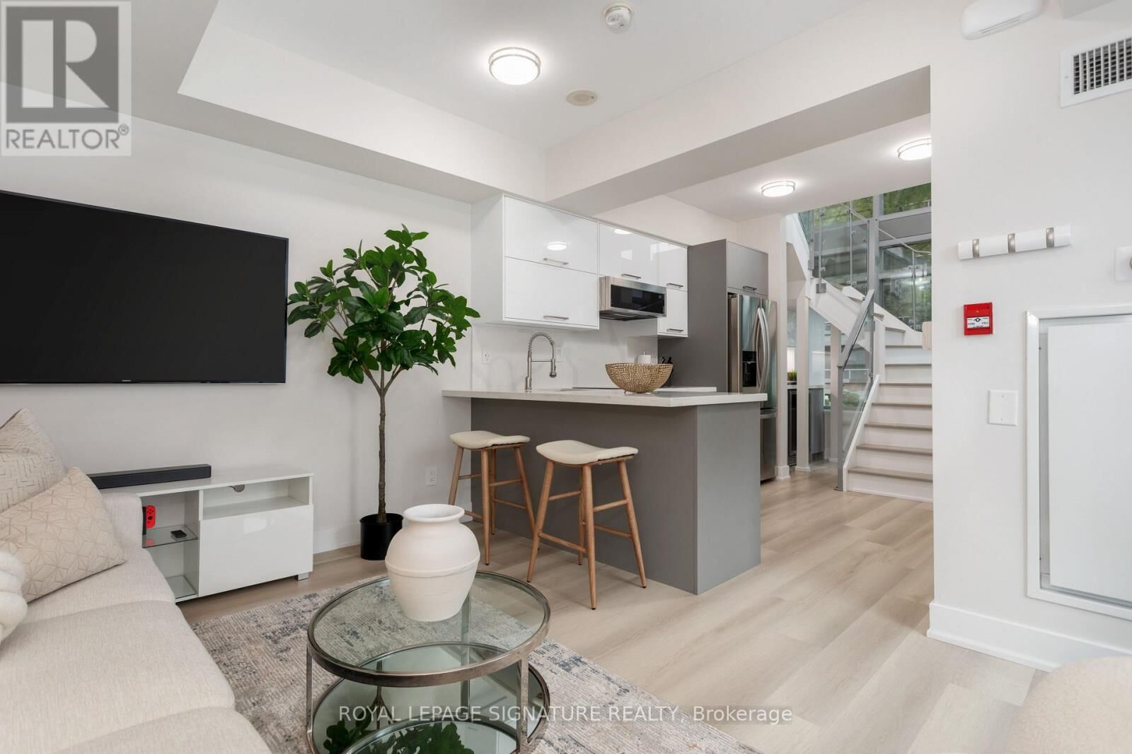 Property Photo:  59 East Liberty Street Th 111  ON M6K 3R1 