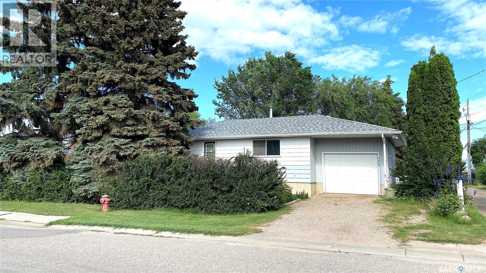 Property Photo: 2800 1st Avenue E SK S6V 2C8