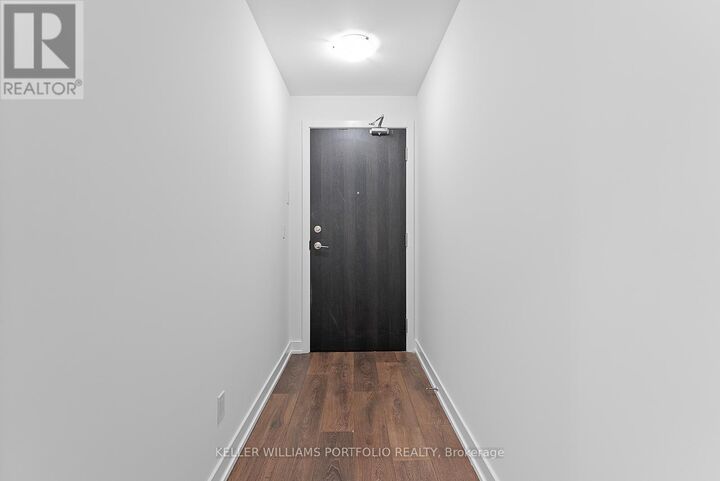 Property Photo:  50 Bruyeres Mews 1009  ON M5V 0H8 