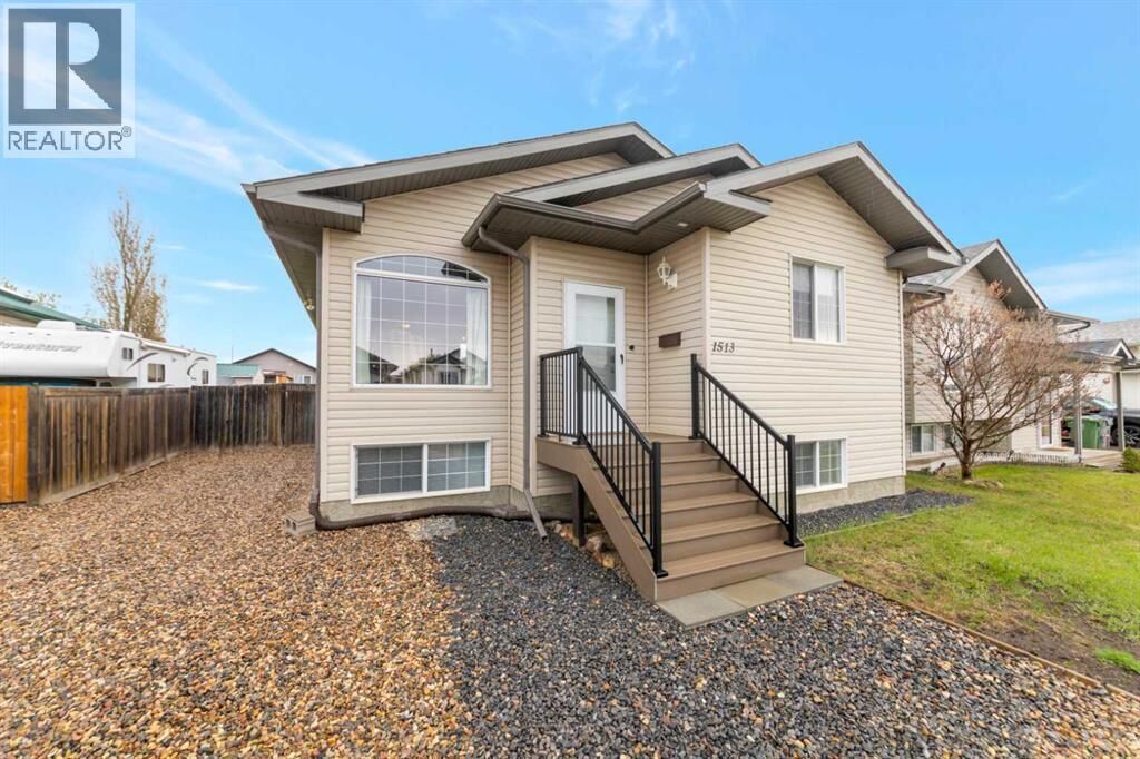 Property Photo:  1513 49 Avenue  SK S9V 2E7 