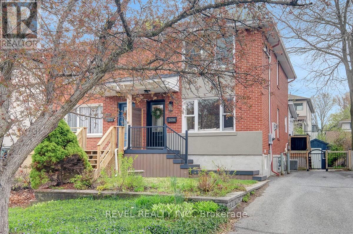 Property Photo:  306 Ferndale Avenue  ON K1Z 6P8 