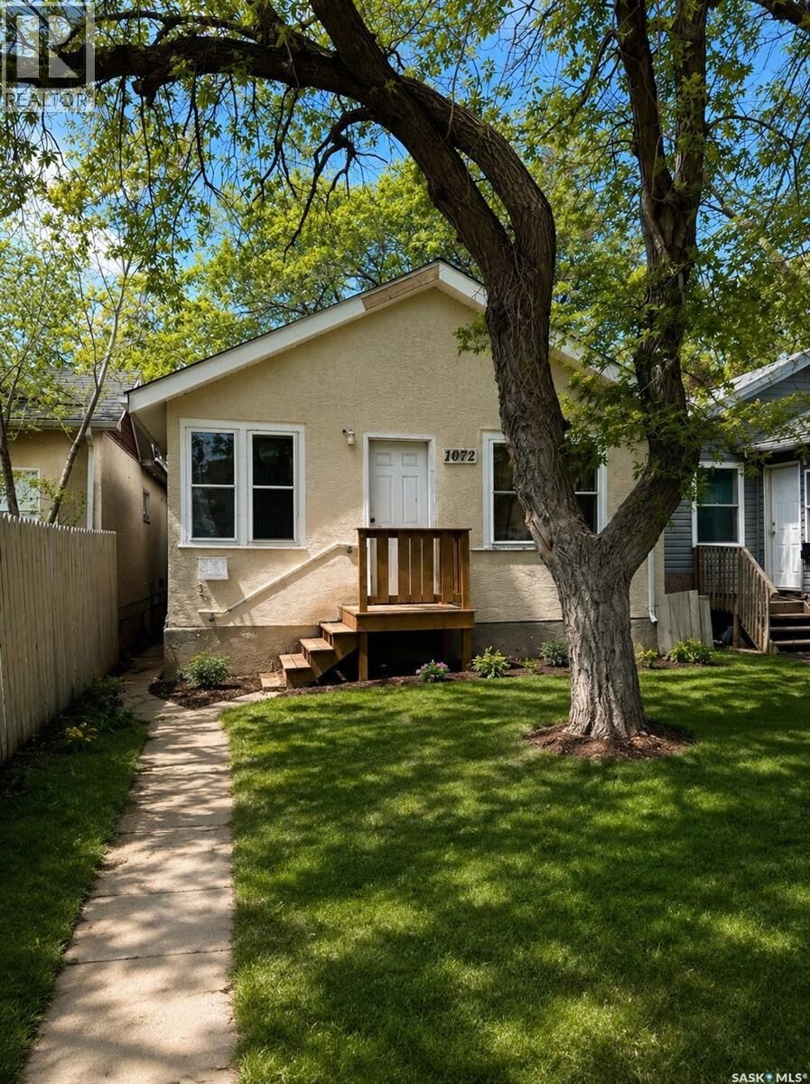Property Photo:  1072 Argyle Street  SK S4T 3R3 