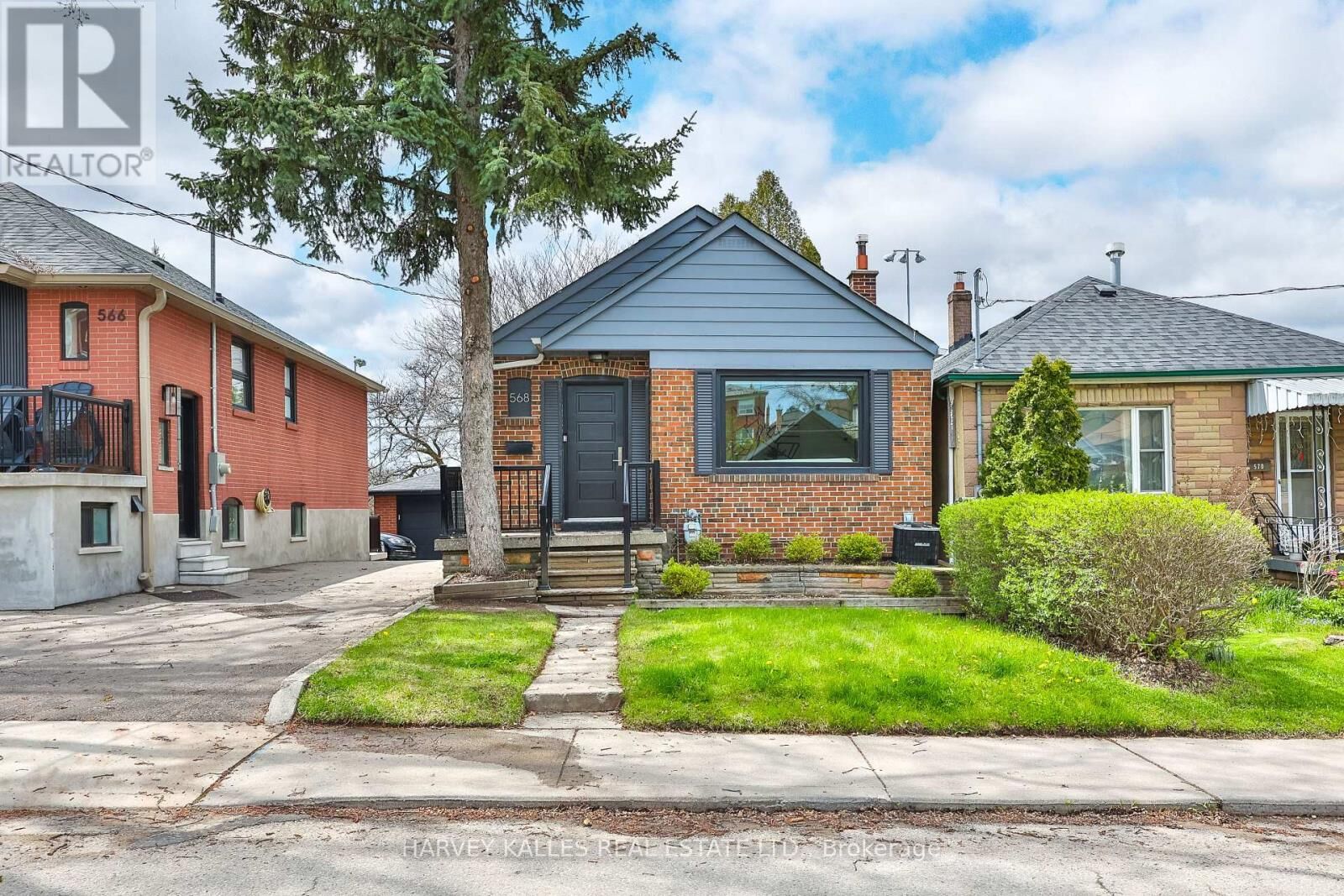 Property Photo:  568 Northcliffe Boulevard  ON M6E 3L7 