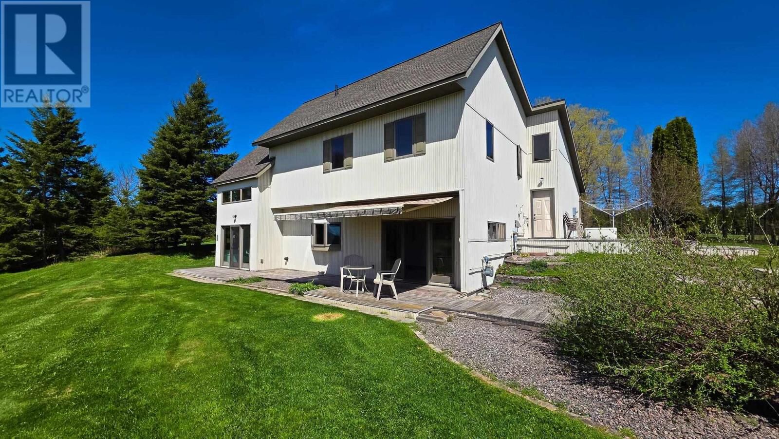 Property Photo: 618 Allens Side Rd ON P6C 2Z3