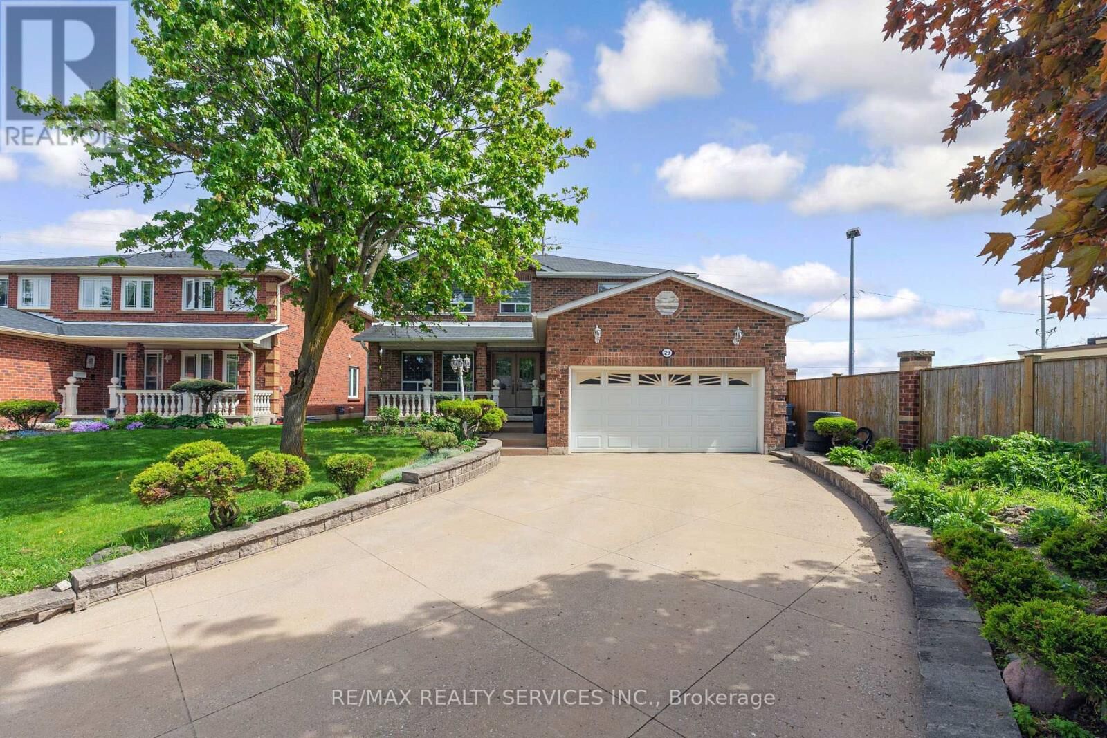 Property Photo: 29 Chestnut Avenue South ON L6X 2A6