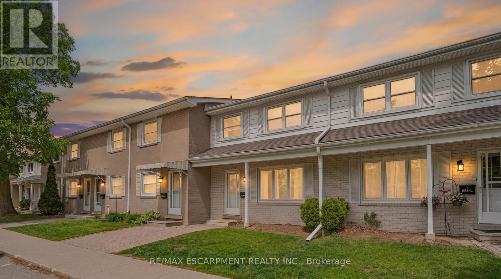 Property Photo: 653 Albert Street K ON N2L 3V5