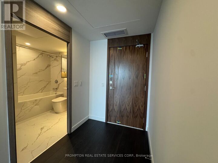 Property Photo: 18 Esther Shiner Boulevard 2012 ON M2K 0J7