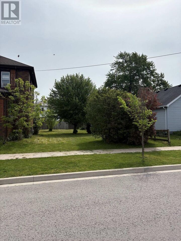 Property Photo:  28 Scholfield Avenue South  ON L3B 1N5 