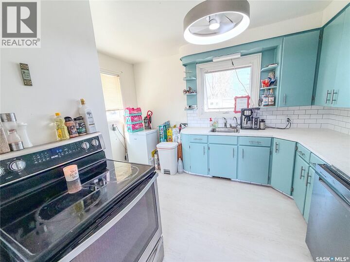 Property Photo:  128 9th Street E  SK S0A 2P0 