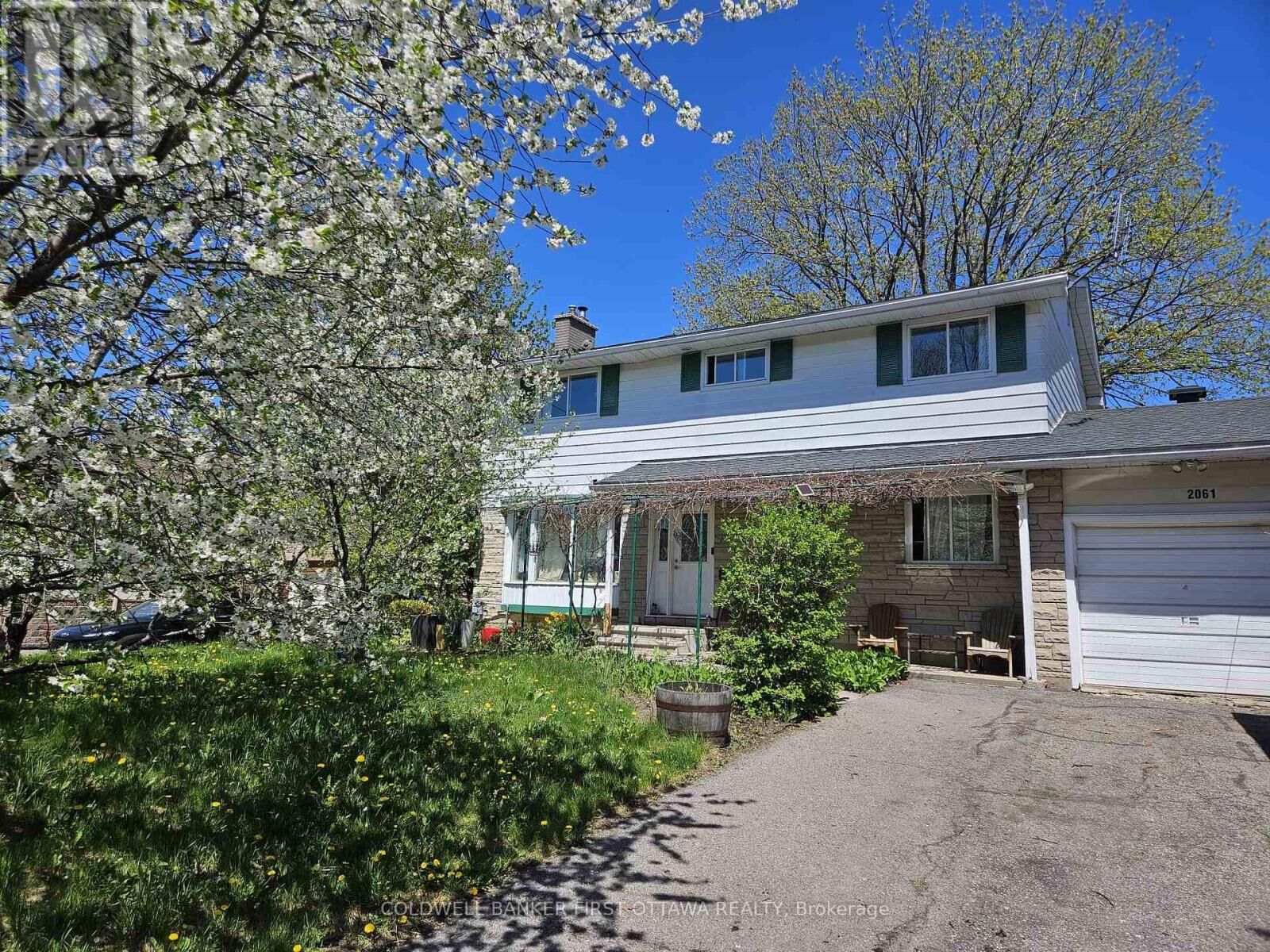 Property Photo:  2061 Balharrie Avenue  ON K1G 1G2 