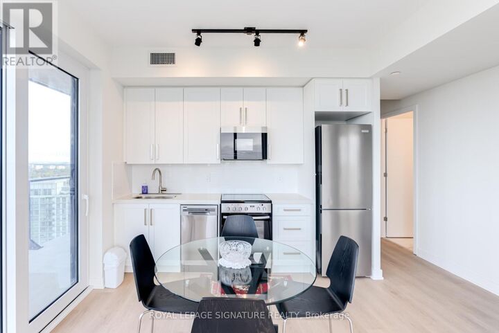 Property Photo:  15 Ellerslie Avenue 2508  ON M2N 0L7 