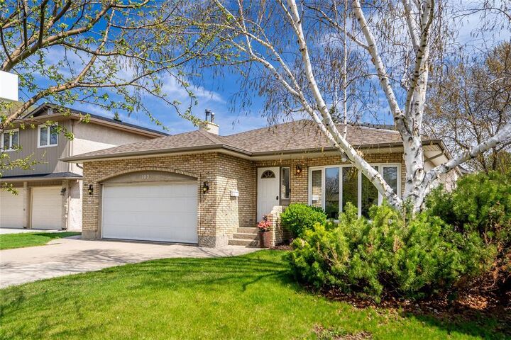 Property Photo: 103 Stoneham Crescent MB R2G 3L5