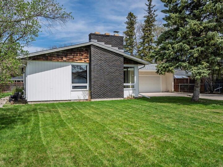 Property Photo:  42 Carlyle Bay  MB R3K 0H3 