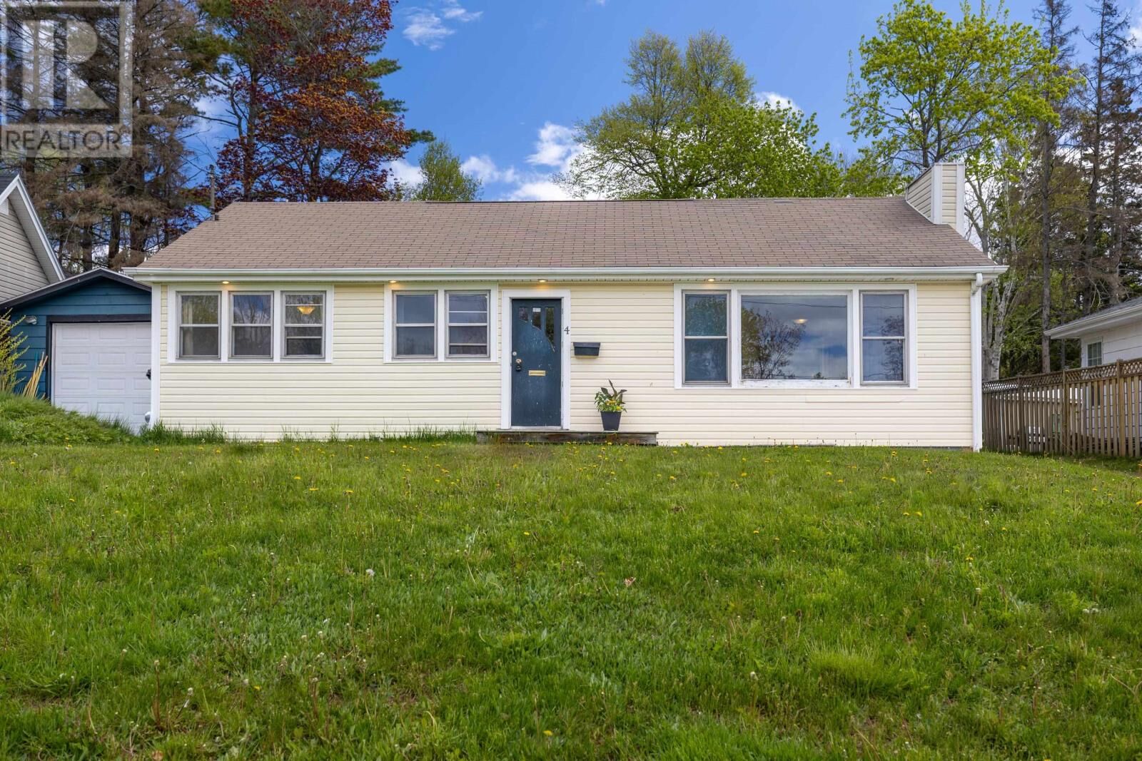Property Photo: 4 Waverly Court PE C1A 3C3
