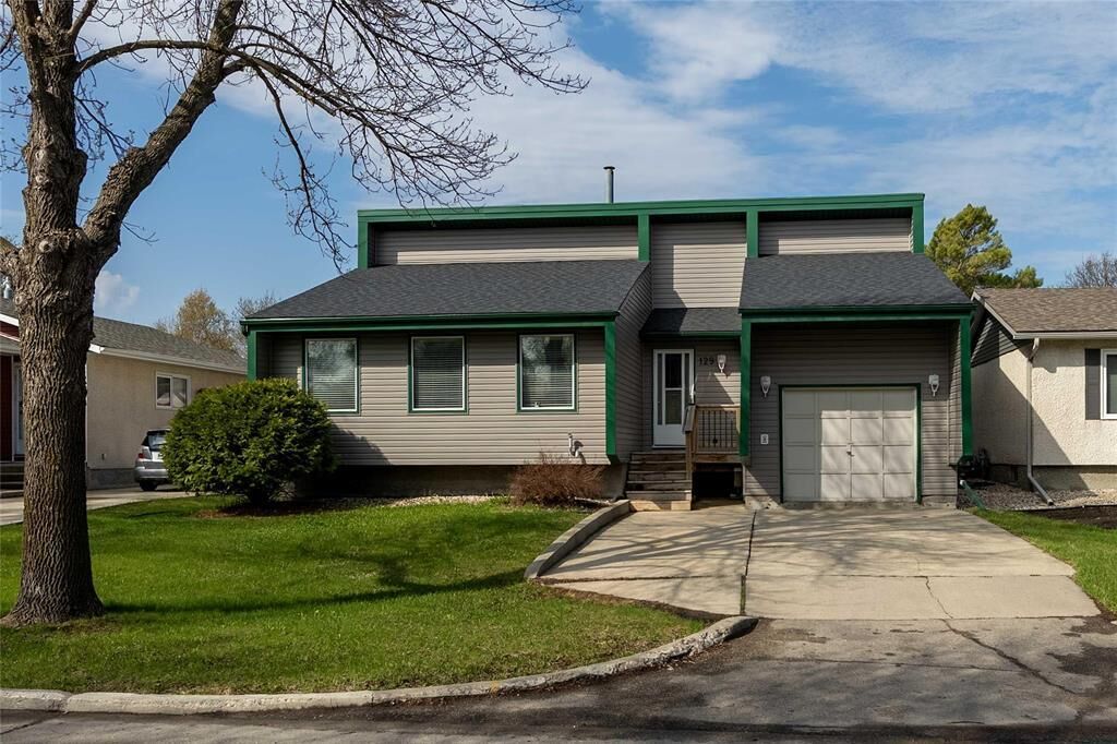 Property Photo: 129 Whitley Drive MB R2N 1H6