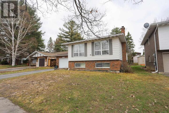 Photo de la propriété:  19 Country Club Pl  ON P6A 5Z8 