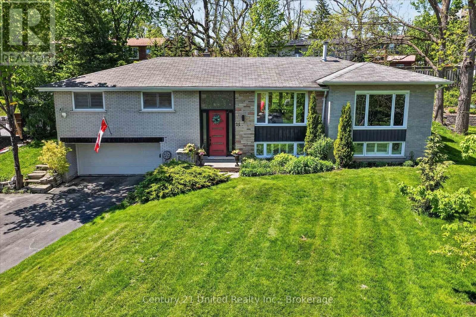 Photo de la propriété: 11 Crestwood Avenue ON K9J 1M9