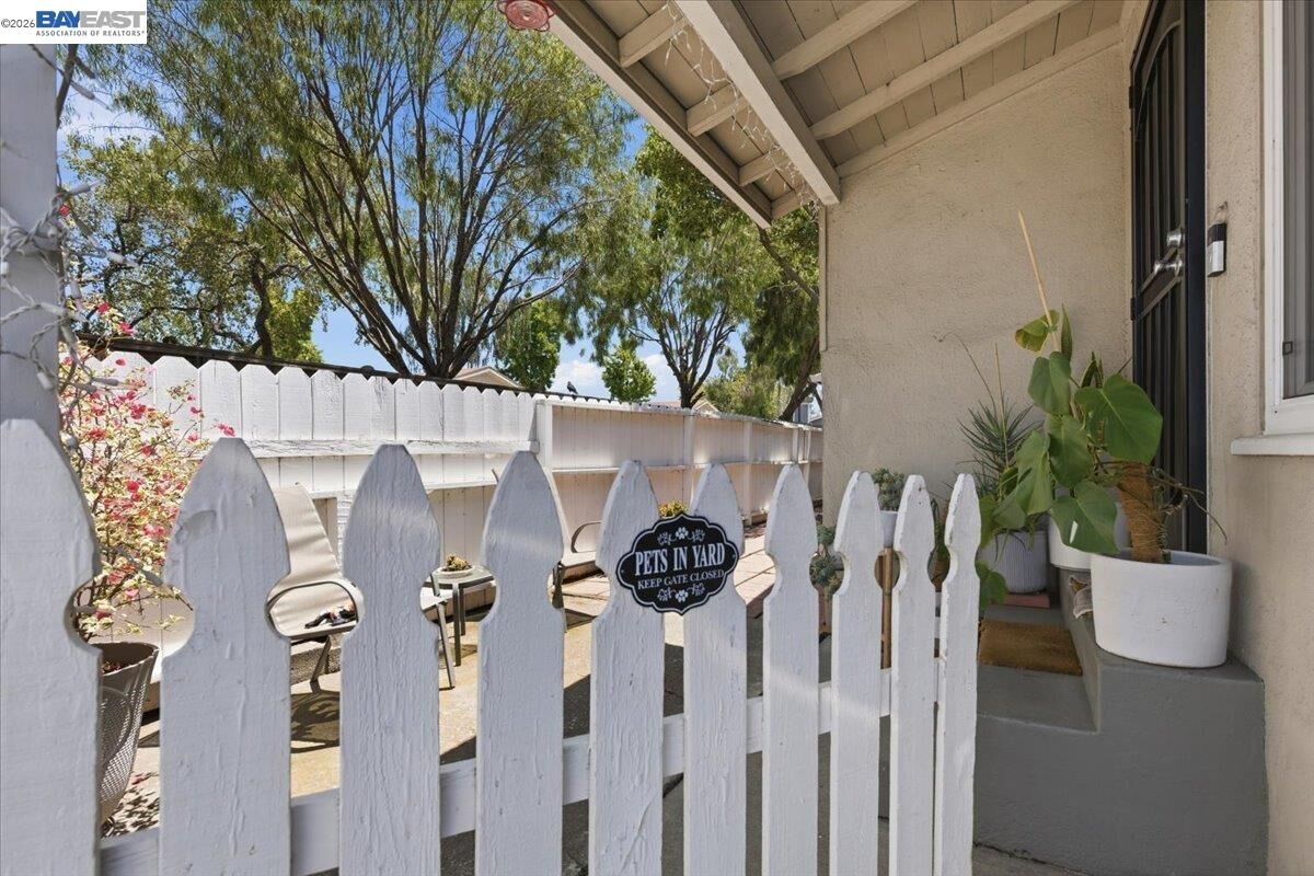 Property Photo:  882 W Tennyson Rd  CA 94544 
