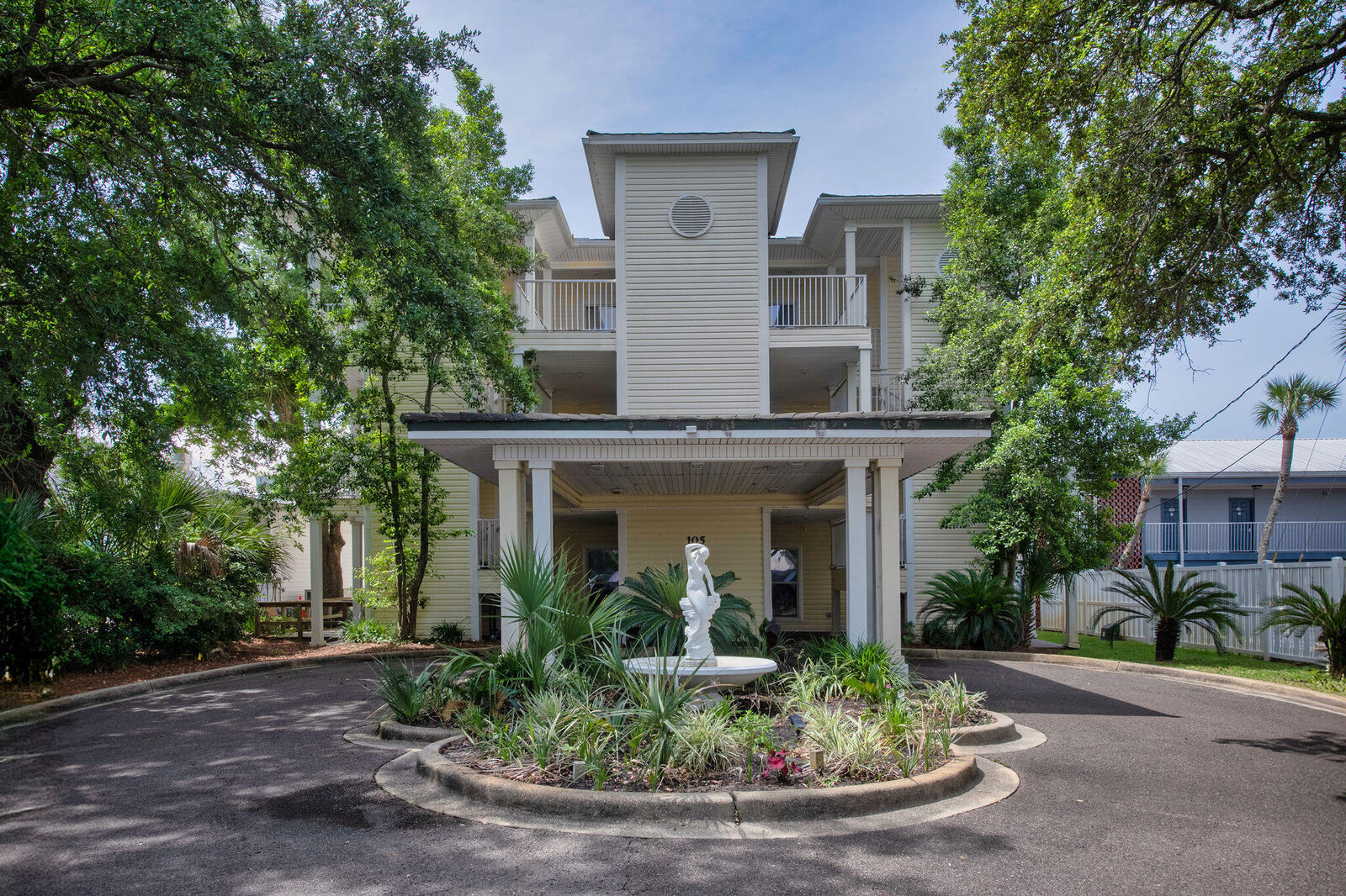 Property Photo:  105 Brooks Street Unit 3  FL 32548 