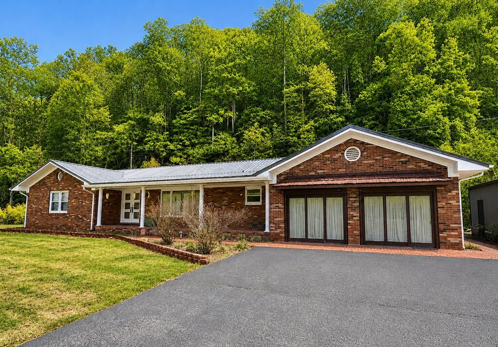 Property Photo:  4205 Feds Creek Road  KY 41566 