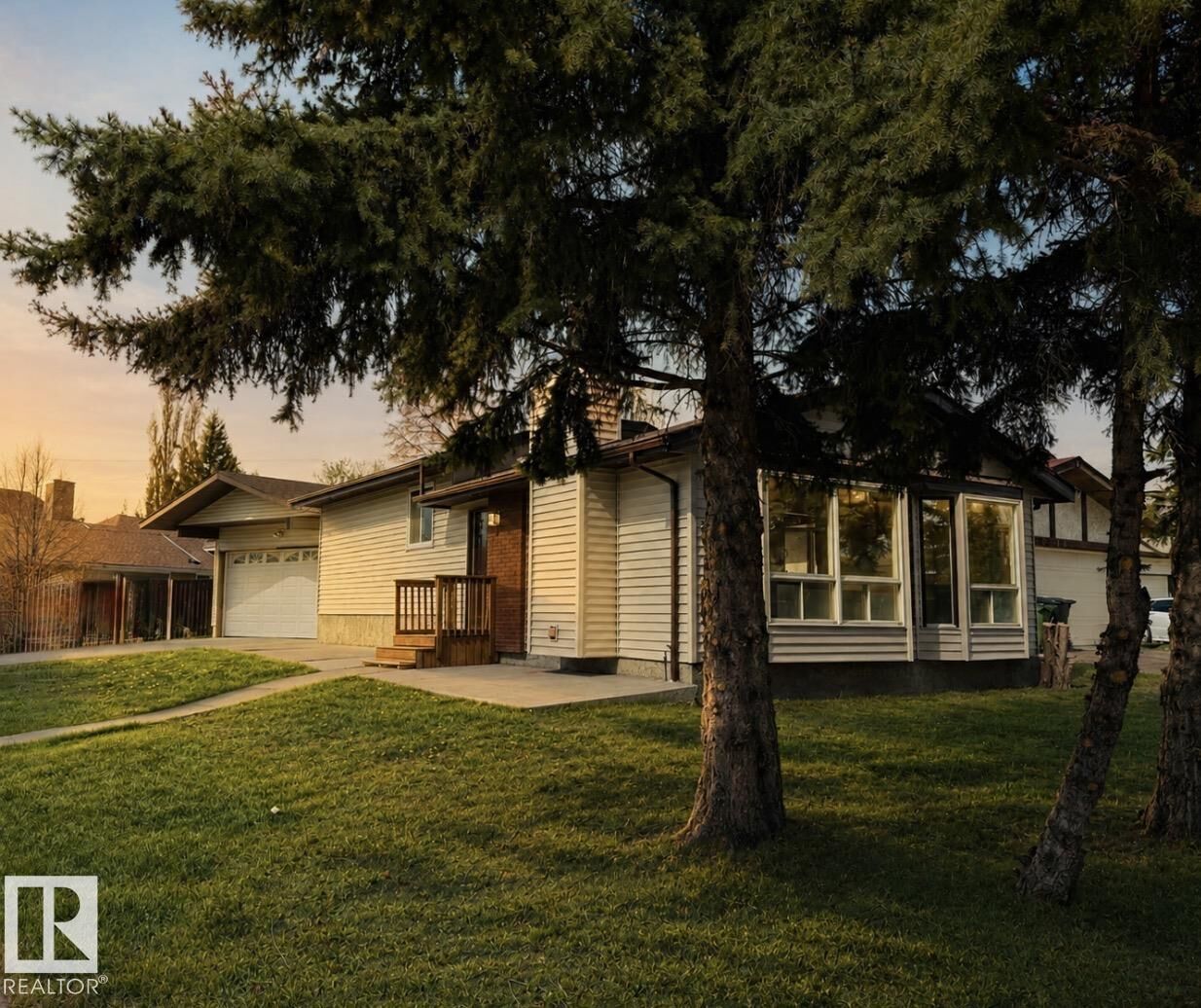 Property Photo:  8516 190 Street NW  AB T5T 4Z9 