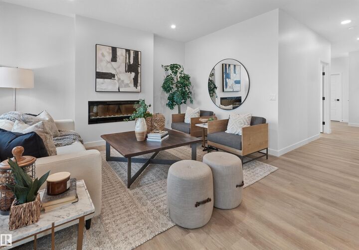 Property Photo: 1028 Cristall Crescent SW AB T6W 5S5