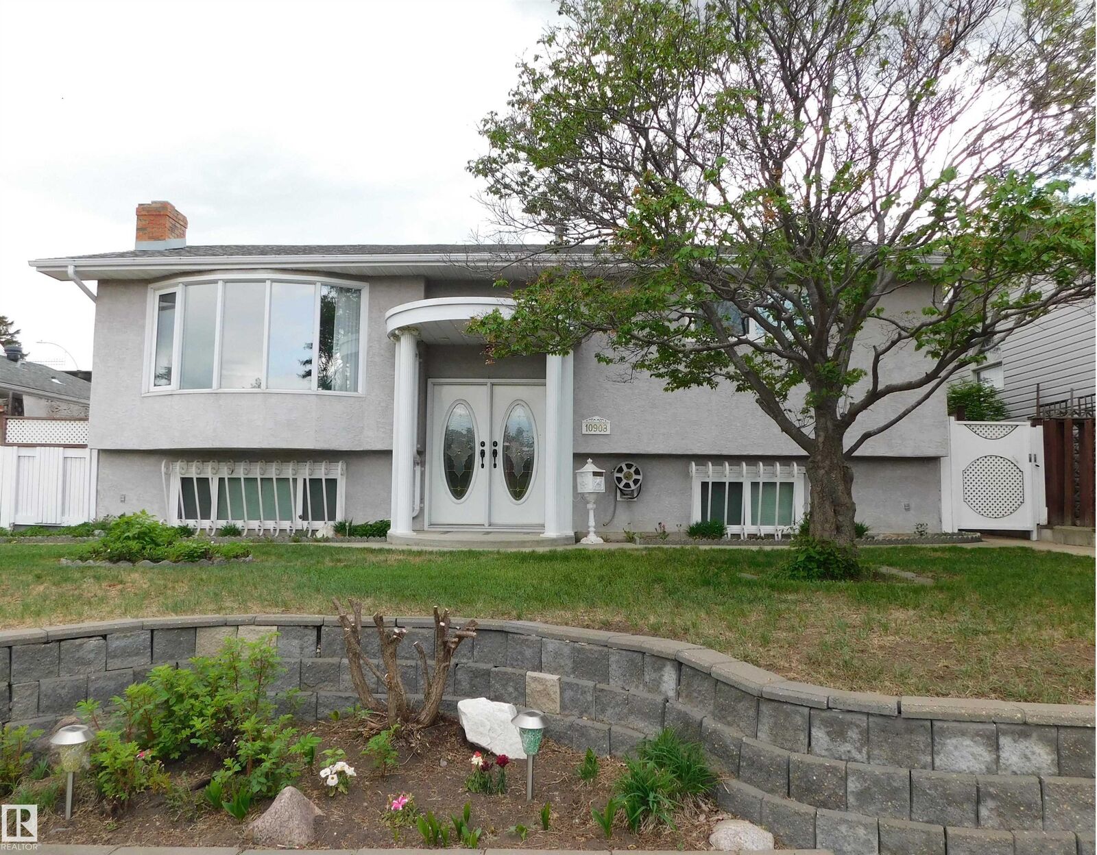 Property Photo:  10908 30 Street NW  AB T5W 1V9 