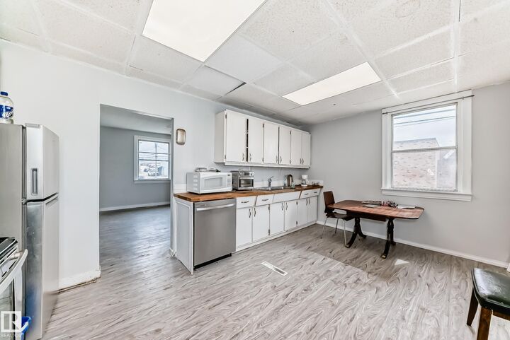 Property Photo: 5013-5015 49 Avenue AB T9C 1L9