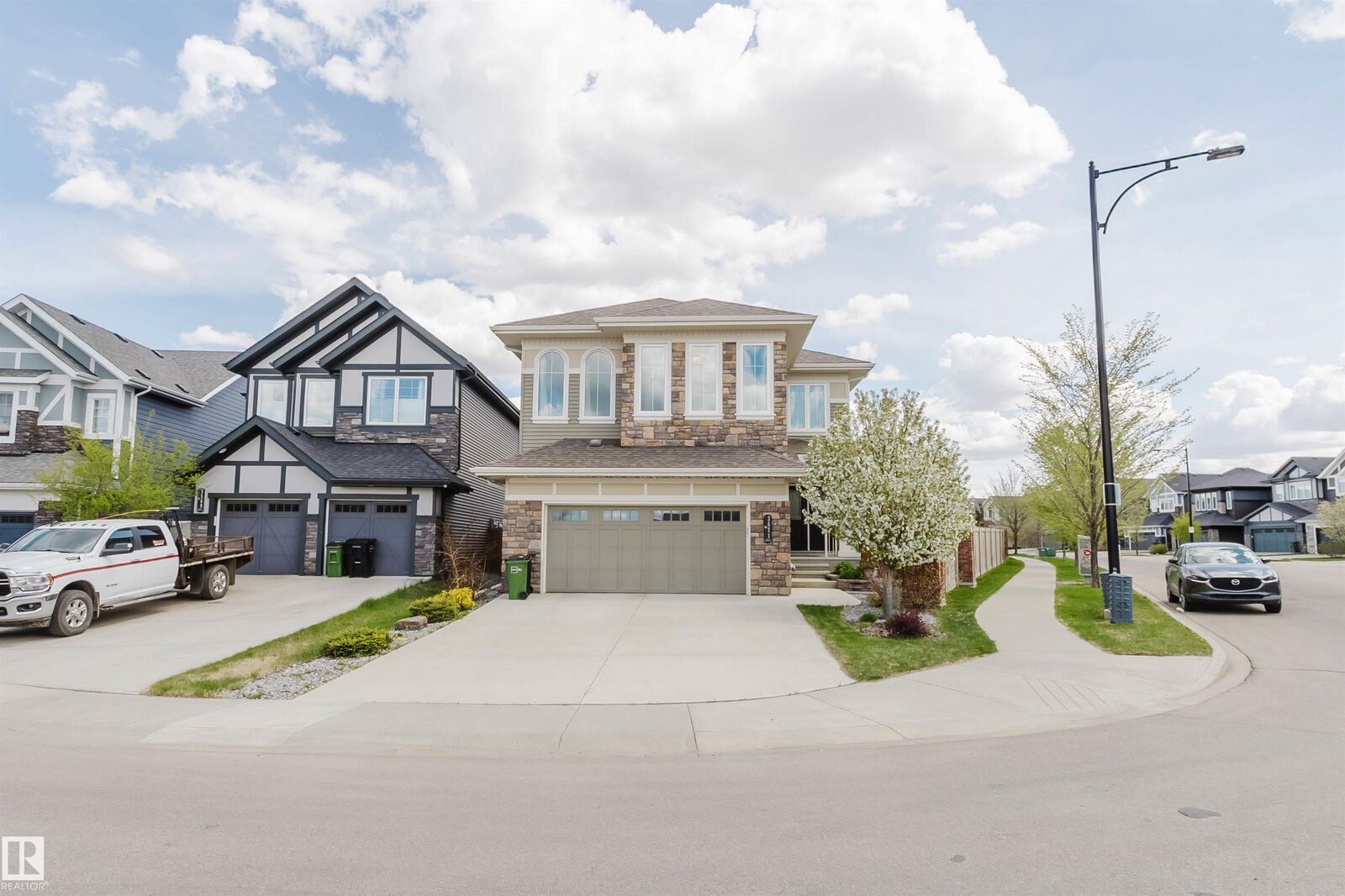 Property Photo:  3571 Keswick Boulevard SW  AB T6W 3W9 